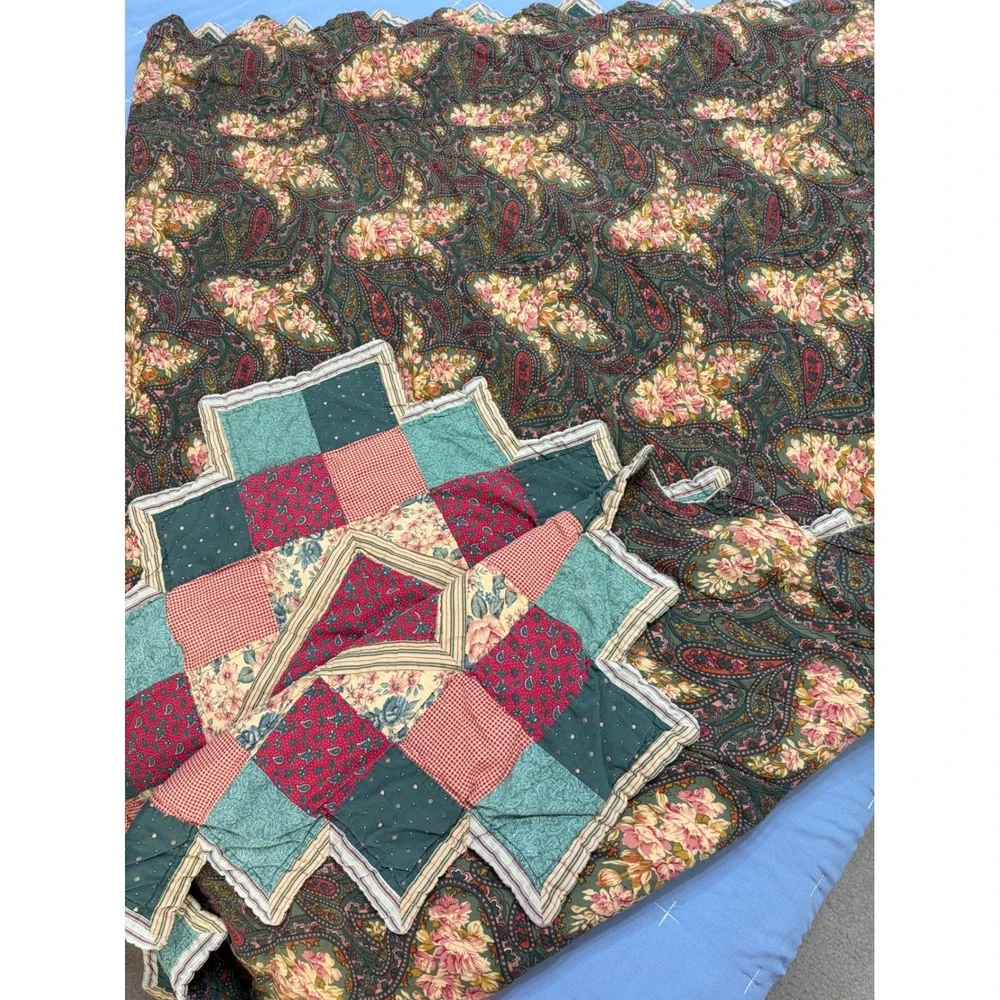 Vintage Patchwork Quilt Scalloped Edge Floral Paisley Reversible Multicolor